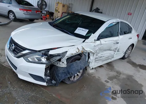 2017 Nissan Altima 2.5 S z USA, uszkodzony, nr VIN 1N4AL3AP8HC241880